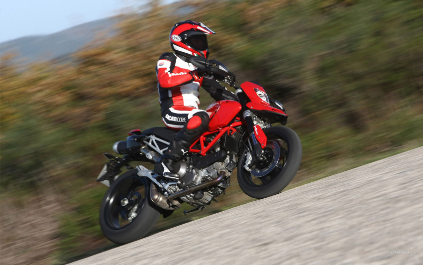 Tapeta Ducati_Hypermotard_1100evo_2010_04_1440x900.jpg